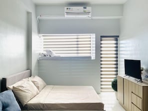 Iron/ironing board, bed sheets, wheelchair access