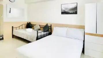 Iron/ironing board, bed sheets, wheelchair access