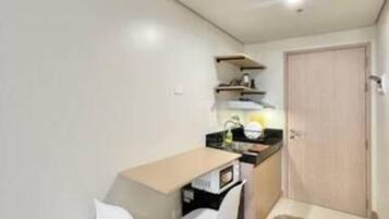 Fridge, microwave, stovetop, cookware/dishes/utensils