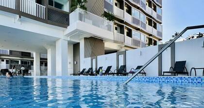 Relaxing Studio with Balcony and Pool Access