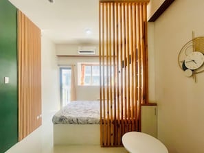 Iron/ironing board, WiFi, bed sheets, wheelchair access - Relaxing Studio with Balcony and Pool Access (Iloilo City)