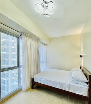 1 slaapkamer, een strijkplank/strijkijzer, wifi, beddengoed