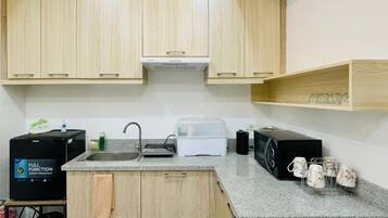 Fridge, microwave, stovetop, cookware/dishes/utensils