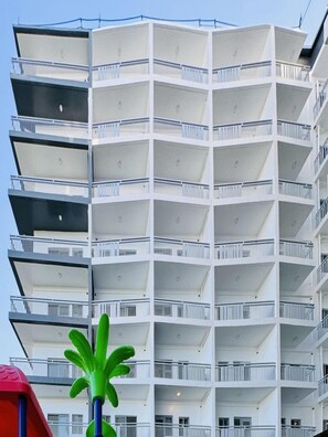 Exterior - Modern 2-BR Condo with Shared Pool Access (Iloilo City)