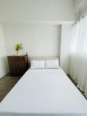 2 bedrooms, iron/ironing board, WiFi, bed sheets - Bright 2-BR Condo with Balcony and Pool (Iloilo City)