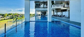 Bright 2-BR Condo with Balcony and Pool