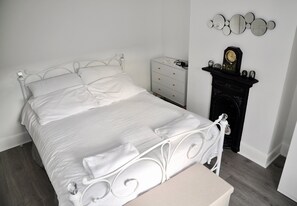3 bedrooms, iron/ironing board, internet, bed sheets - The Great Escape by Tŷ SA (Newport)