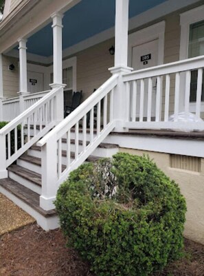 Exterior detail - KING'S CREEK (Williamsburg)