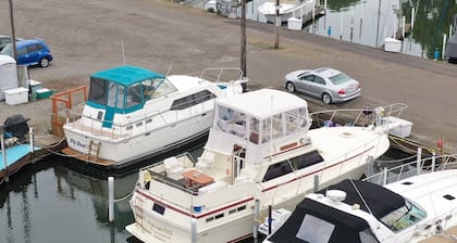 33 Foot Boat