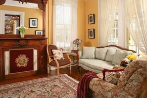 TV - The Inn at Cooperstown (Cooperstown)