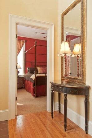 Luxury Suite | Free WiFi, bed sheets