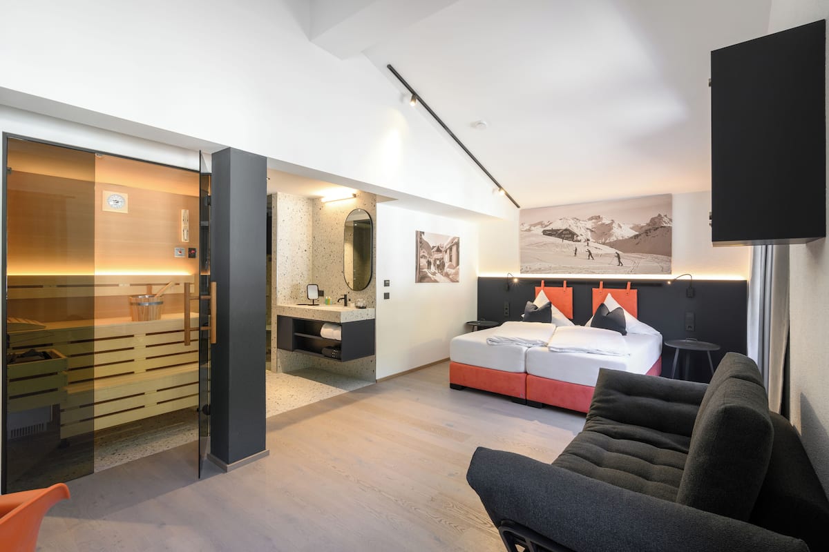 Deluxe tweepersoonskamer | 1 slaapkamer, een kluis op de kamer, verduisterende gordijnen