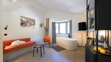 Superior Suite | 1 bedroom, in-room safe, blackout curtains, soundproofing