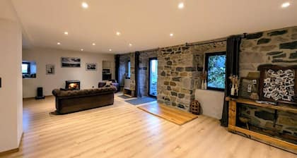 A large 250m2 farmhouse with authentic, rustic charm, Le Repaire