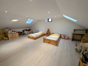 4 chambres, fer et planche à repasser, lit parapluie, Wi-Fi gratuit