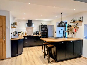 Réfrigérateur, micro-ondes, four, lave-vaisselle