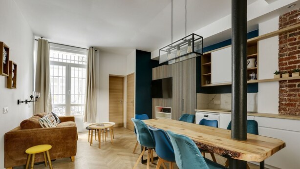 A modern living space with a dining area, kitchen, and a large window. - TBS 51 - Spacious and modern duplex apartment (Paris)