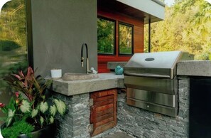 المنطقة المحيطة بالمنشأة