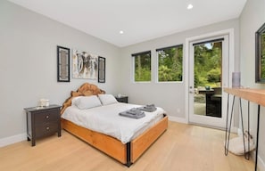 4 bedrooms, WiFi, bed sheets