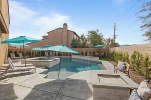 A heated pool - Leisure & Laughter: Pool, Game Room & Golf Getaway Colibri (Indio)