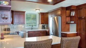 Køleskab, mikrobølgeovn, ovn, kogeplade