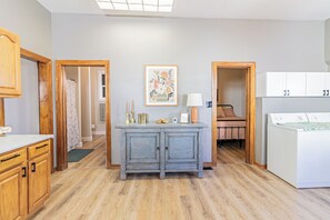 3 bedrooms, desk, iron/ironing board, WiFi