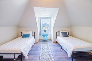 3 sovrum, skrivbord, strykjärn/strykbräda och wi-fi