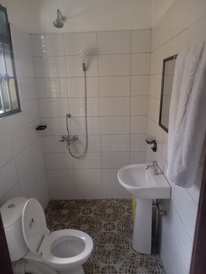 Comfort-herbergi | Baðherbergi | Inniskór