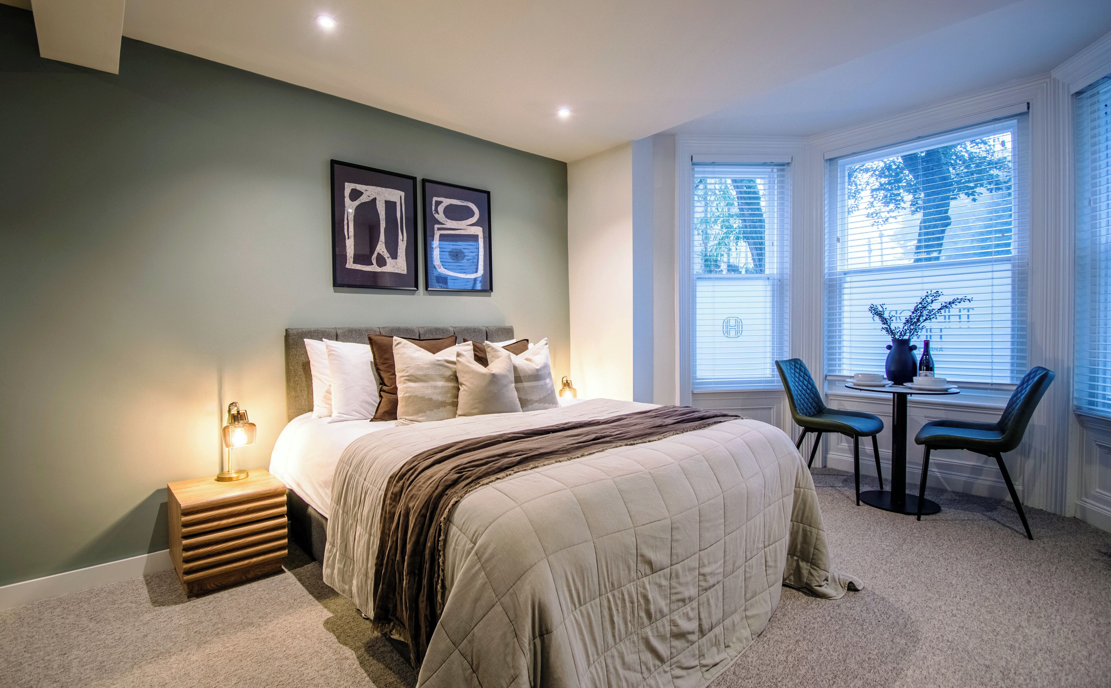 Studiosuite – deluxe, byutsikt | Skrivebord for bærbar PC, strykejern/-brett og wi-fi (inkludert)