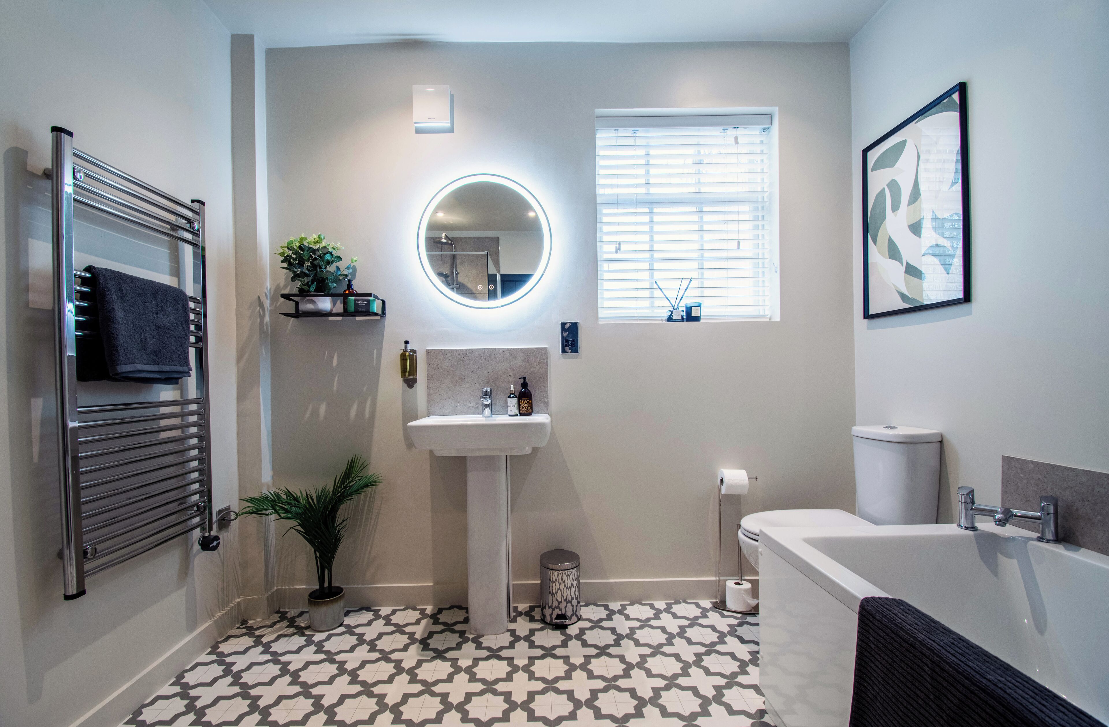 Superior Apartment, City View | Bathroom | Free toiletries, hair dryer, towels, soap