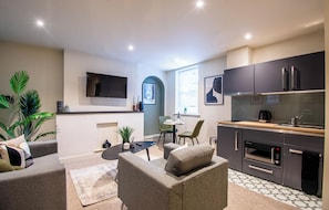 Deluxe Studio Suite, City View