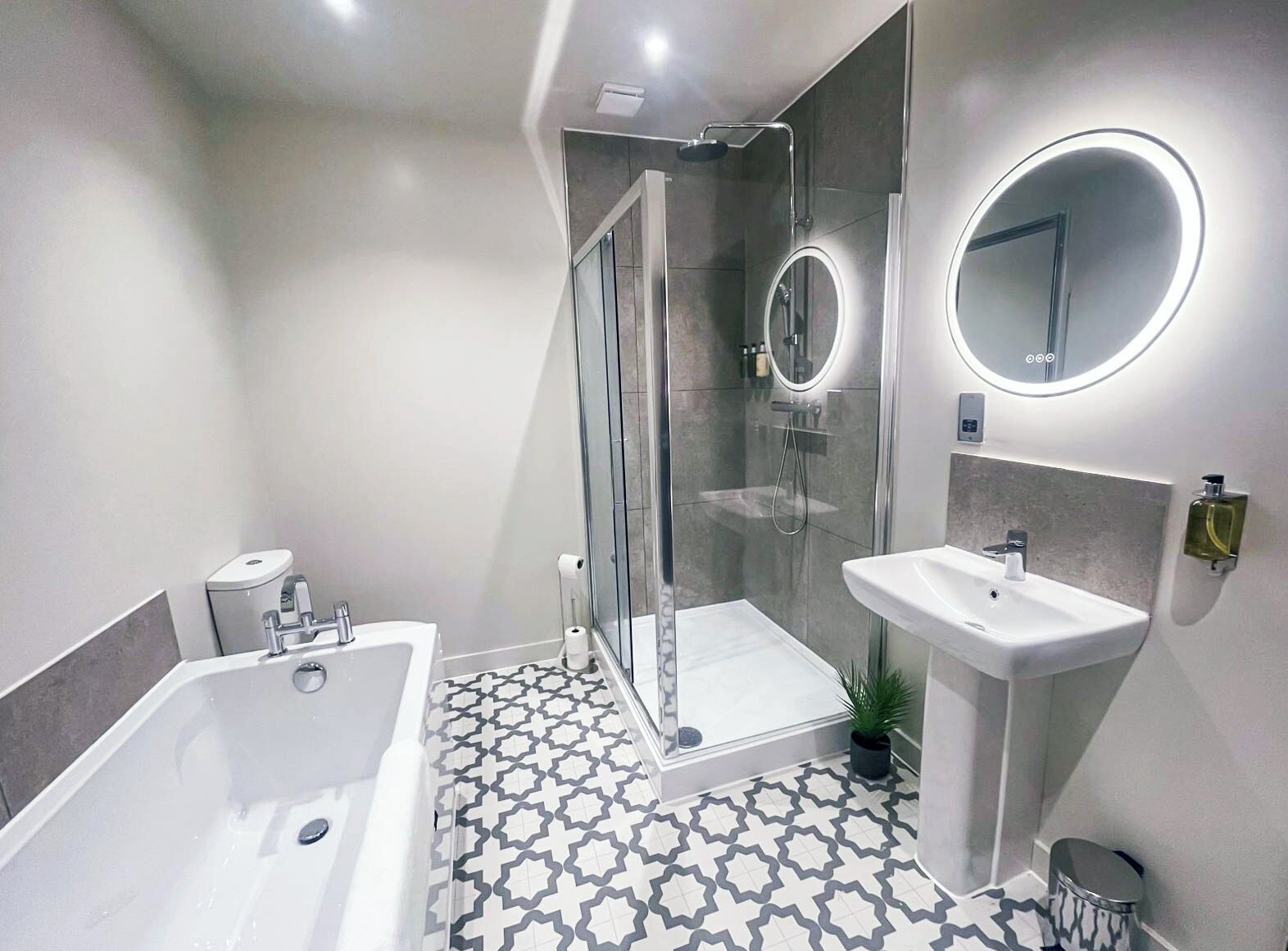 Superior Apartment, City View | Bathroom