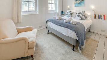 2 bedrooms, WiFi (free), bed sheets