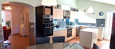 House | Private kitchen | Fridge, microwave, oven, stovetop