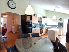 하우스 | 전용 주방 | 냉장고, 전자레인지, 오븐, 쿡탑