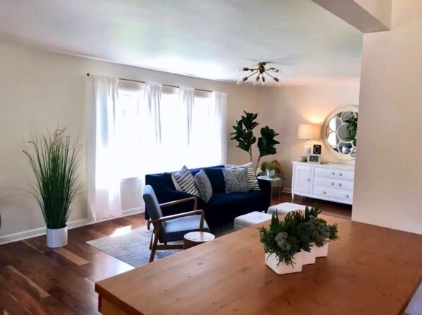 Téléviseur, bureau