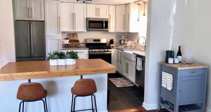 Caitlin's Cottage - Peaceful 2BR Retreat in North Marion