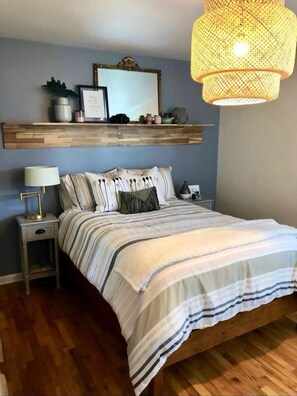 2 bedrooms, iron/ironing board, WiFi, bed sheets