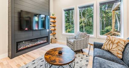 Woodside Retreat-A: Modern Home