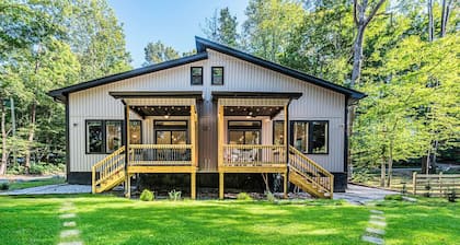 Woodside Retreat-A: Modern Home