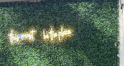 Ideal Ardmore Location;Game Room;Hot Tub;BoHo Chic