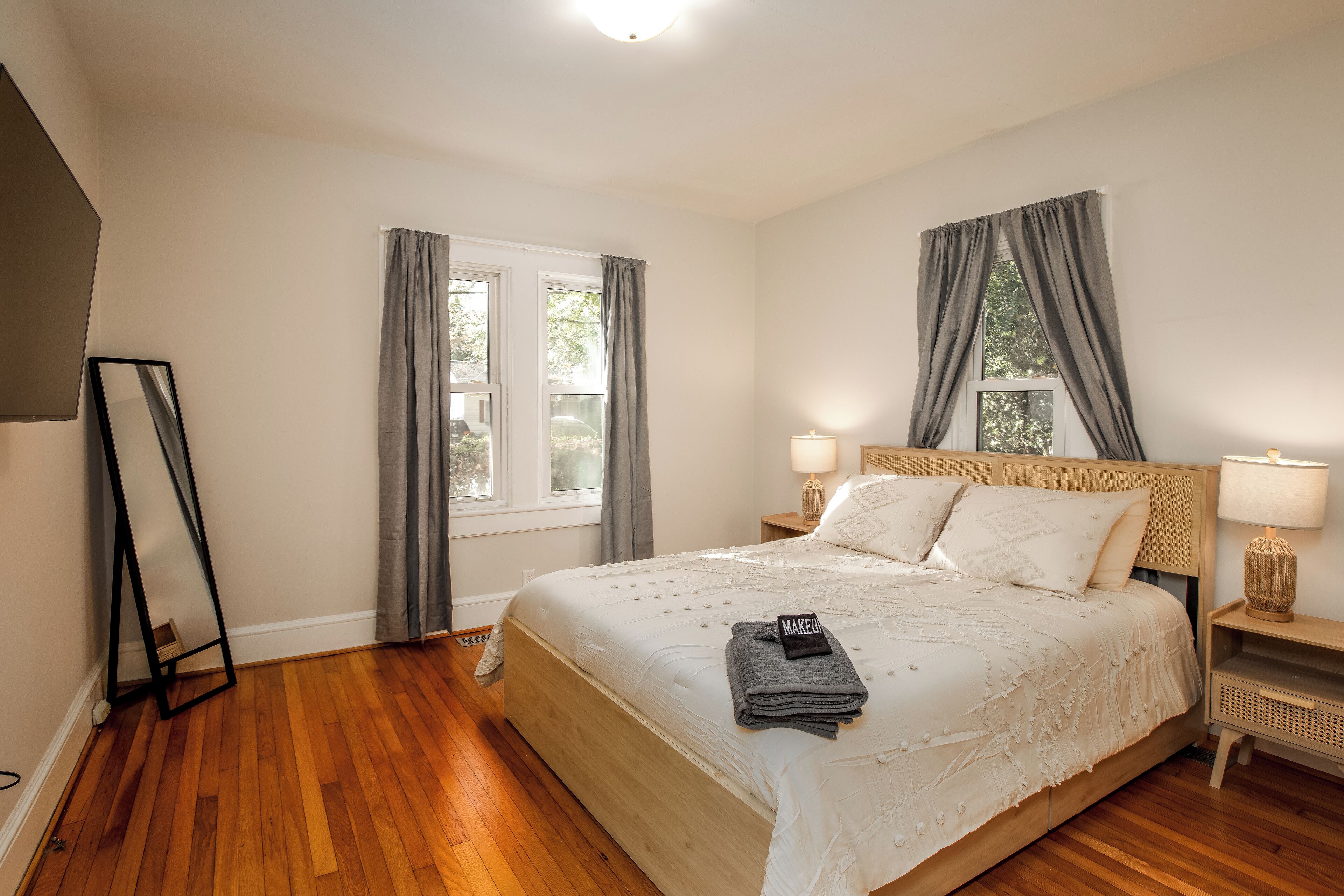 3 chambres, fer et planche à repasser, Wi-Fi, draps fournis