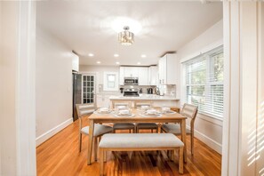 Dining - Ideal Ardmore Location;Game Room;Hot Tub;BoHo Chic (Winston-Salem)