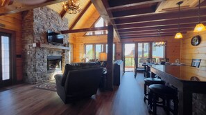 Smart TV, chimenea y videojuegos 