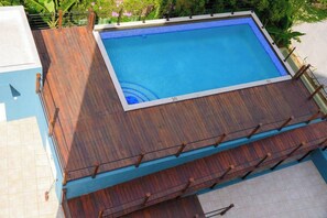 Outdoor pool - The Brompton's Luxury Apt (Kingston)
