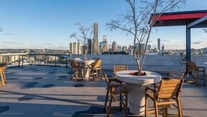 Outdoor dining - Utopia City Oasis Exquisite Urban Retreat, City Oasis Exquisite Urban Retreat (Fortitude Valley)