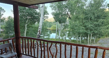 Lake Log Cabin Getaway