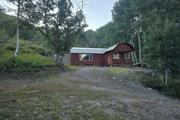 Lake Cabin Front and parking