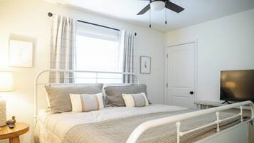 2 bedrooms, iron/ironing board, free WiFi, bed sheets