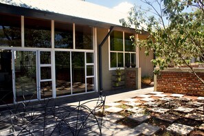 Apartment | Terrace/patio - Solar Powered 3 bed Haven in Bannatyne Park (Harare)